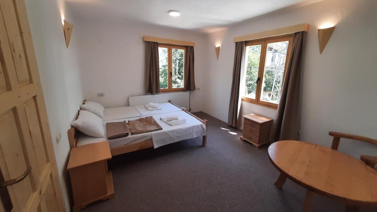 Hotel Ravnjak Dobrilovina エクステリア 写真