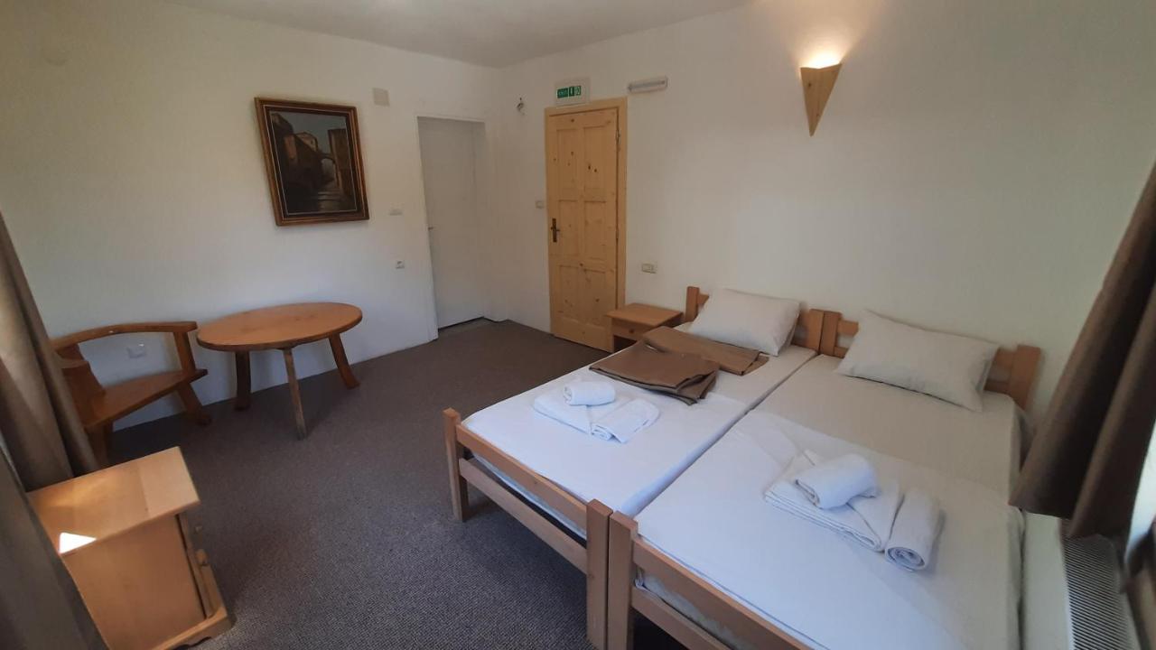 Hotel Ravnjak Dobrilovina エクステリア 写真
